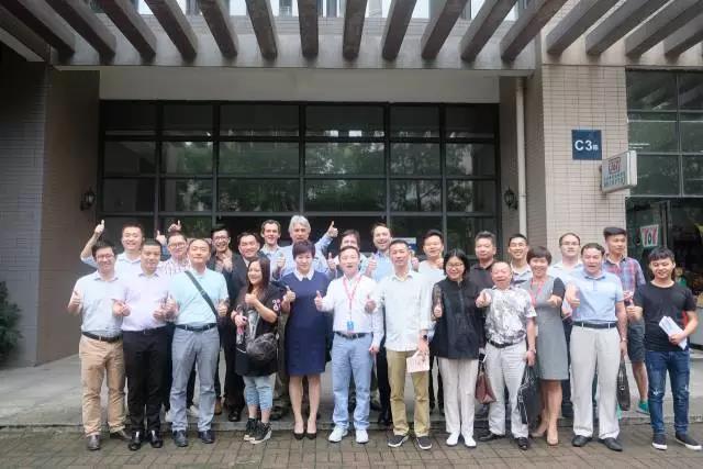 全球跨境电商中外贵宾团参观竞网