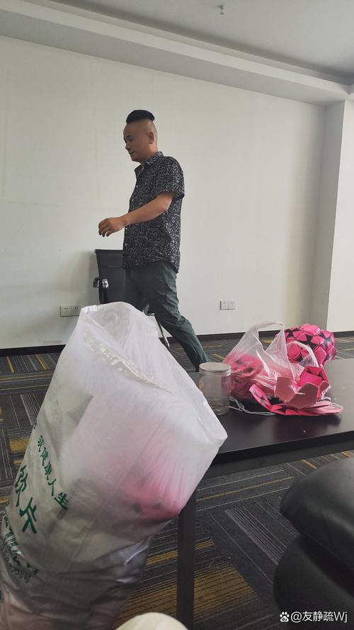 外贸自己做网站 扇子大王网上做外贸，单笔生意达160万元